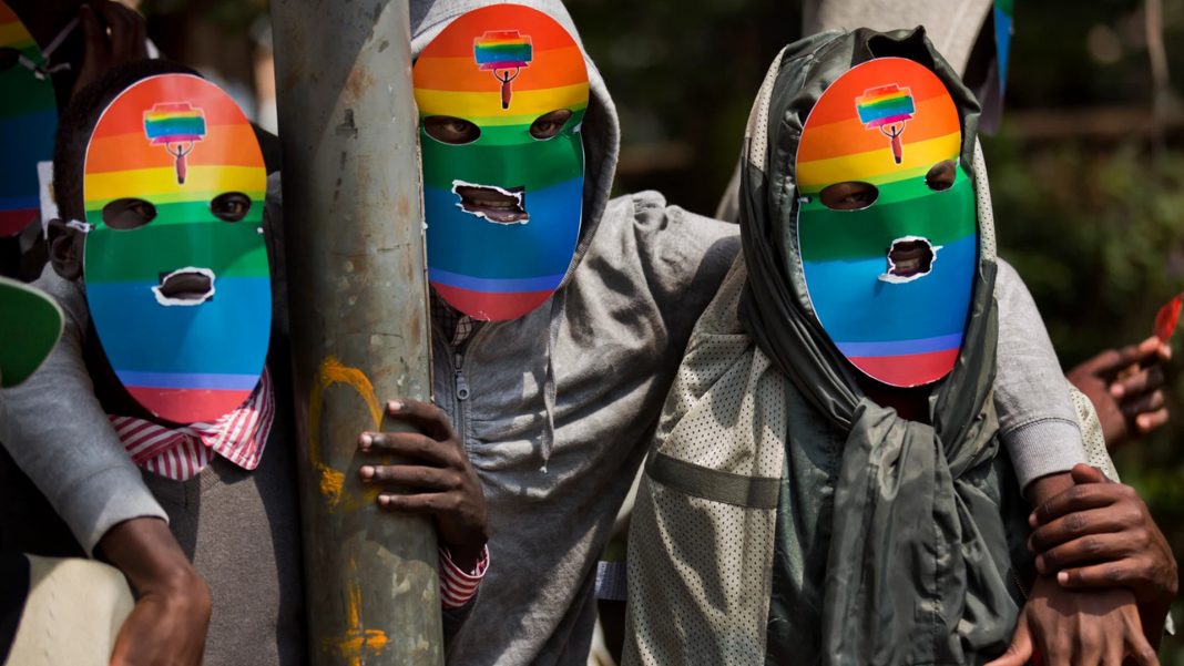 primera persona Uganda homosexualidad con agravantes