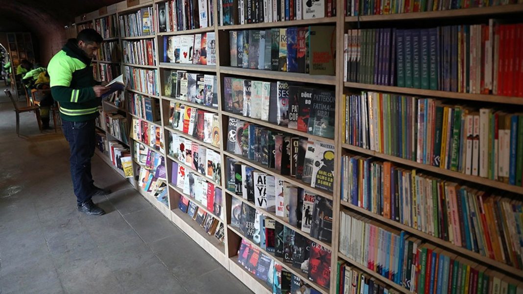 biblioteca Ankara libros basura