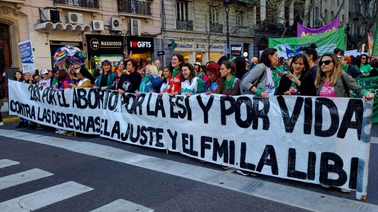 mujeres activistas Argentina protestan Javier Milei