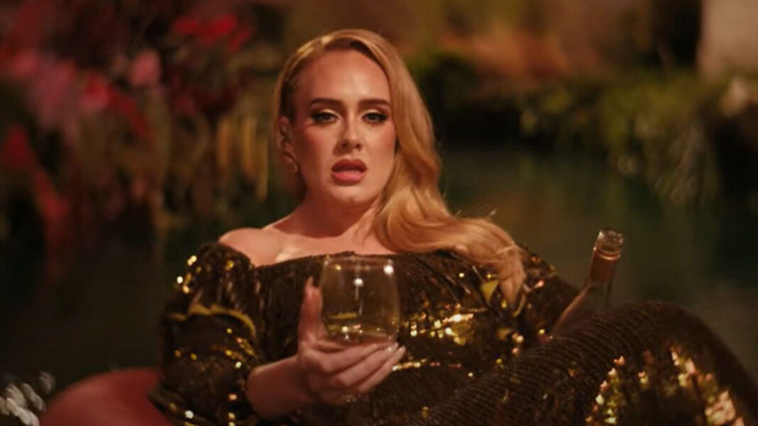 Adele asegura que dejó de beber alcohol pero lo echa de menos