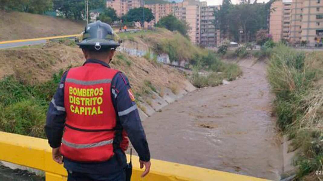 Fuertes lluvias Caracas eléctrico