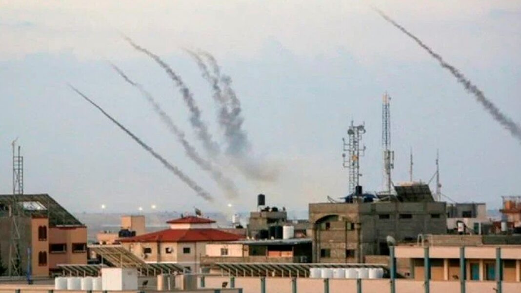 Israel bombardea aeropuertos de Damasco y Alepo en Siria