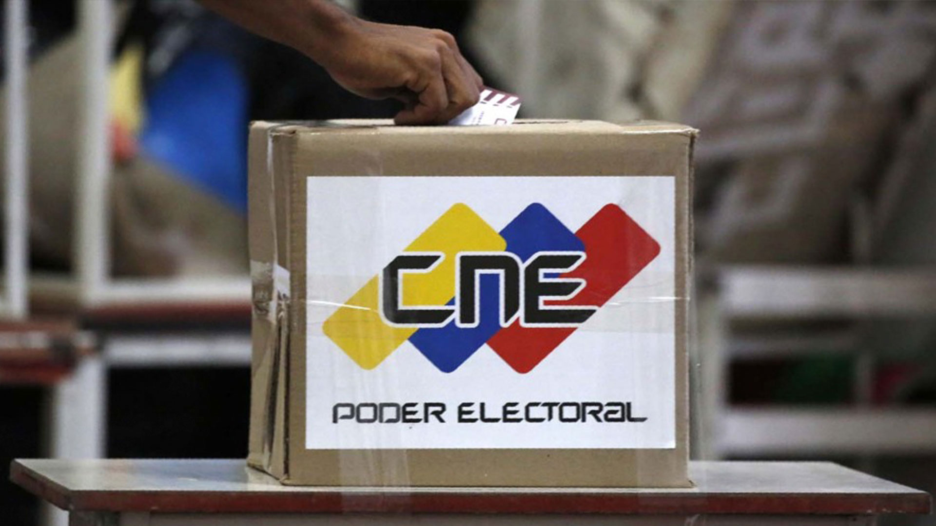 75 de centros electorales en Venezuela abrieron a las 600 a. m.