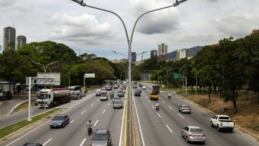 autopista Gran Cacique Guaicaipuro