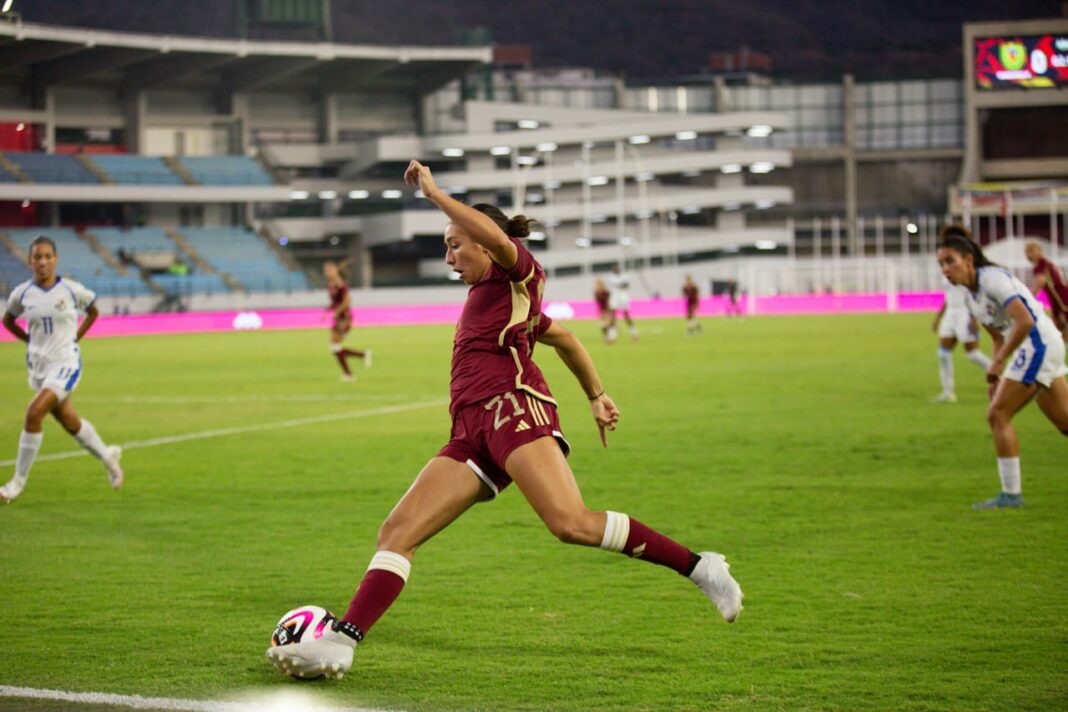 vinotinto femenina panamá