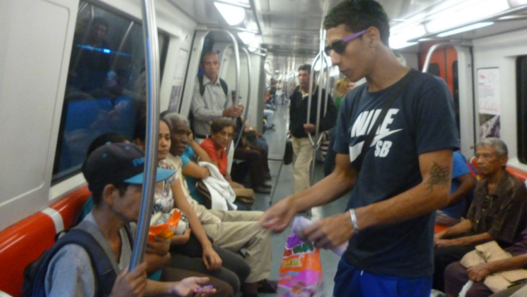 vendedores informales Metro de Caracas