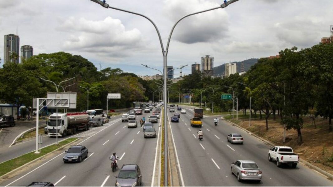 cierre autopista Gran Cacique Guaicaipuro