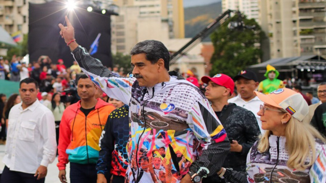 Plaza de la Juventud Maduro Inauguró