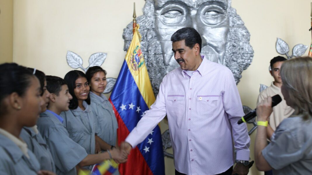 Presidente Maduro escuela técnica Los Teques