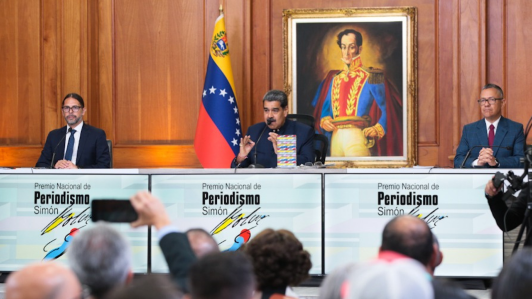 Nicolás Maduro premio periodismo