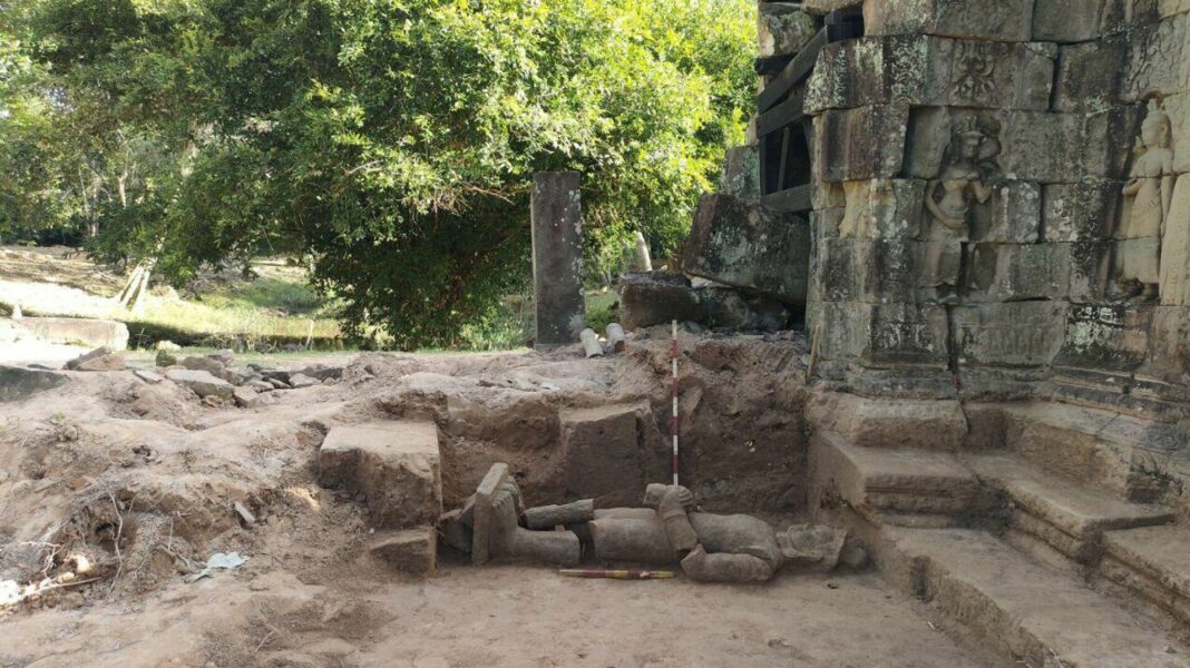 arqueólogos estatua camboya