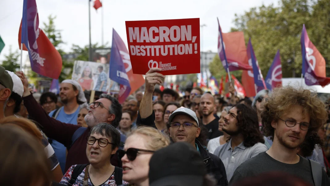 Franceses protestan contra golpe de Estado de Macron