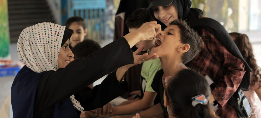 Aplican vacunas contra la polio a niños de Gaza