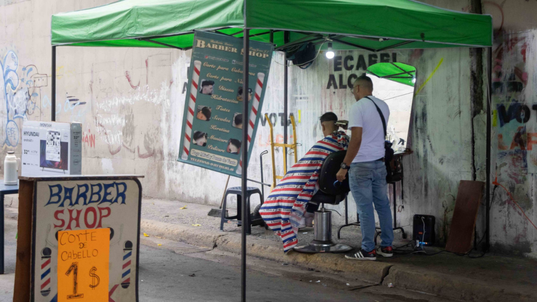 barbero abusar adolescente Los Teques