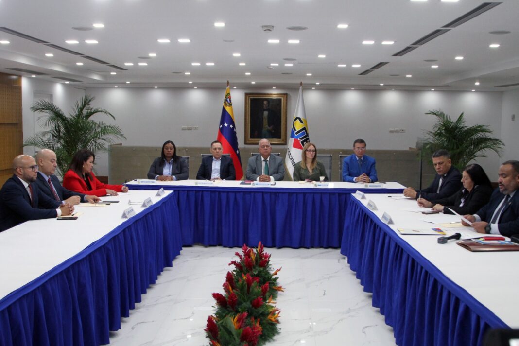 Directiva del CNE recibe al nuevo rector principal Conrado Pérez