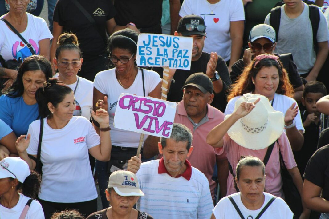 Miles de personas participaron en la Marcha para Jesús en Caracas