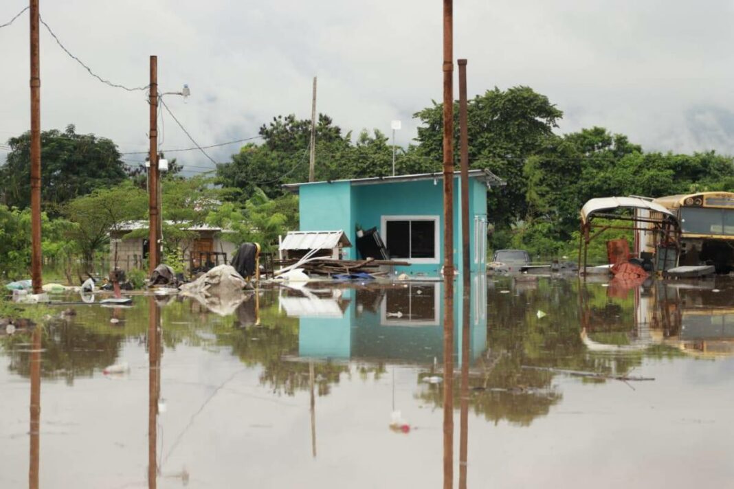 Gobierno de Honduras realiza labores de rescate y traslado a comunidades afectadas por inundaciones