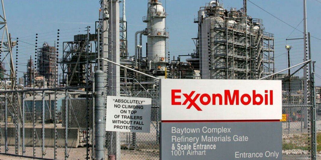 consultor Exxon Mobil piratería informática