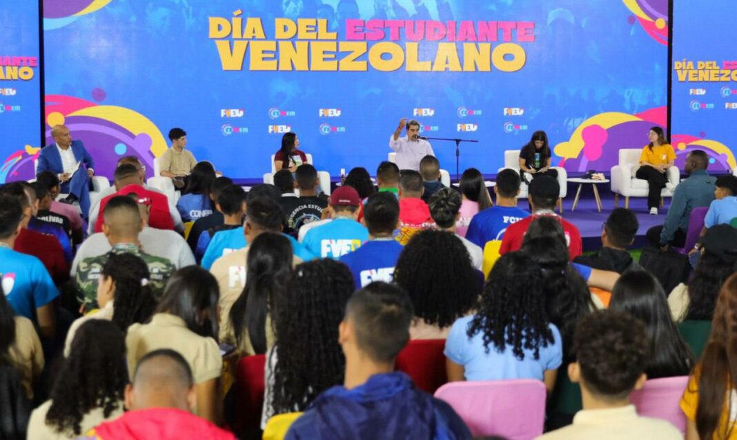 Presidente Nicolás Maduro reúne juventud estudiantil