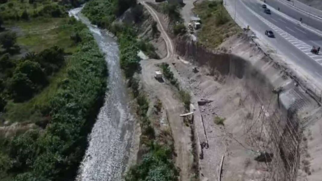 Falla de borde autopista Gran Mariscal de Ayacucho 68%