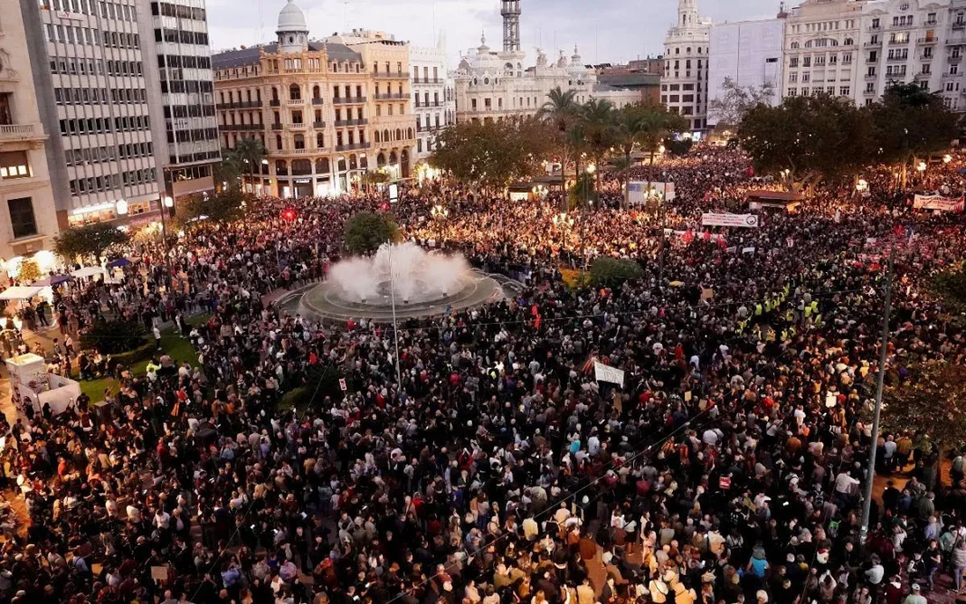 Protestas en Valencia España por mala gestión durante inundaciones