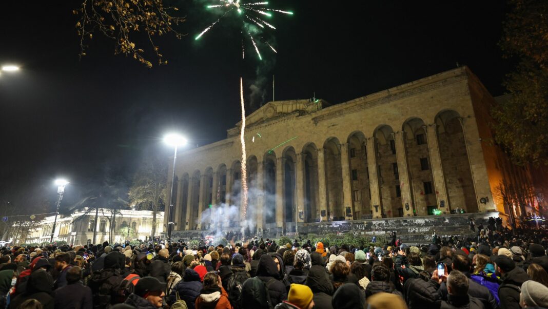 Georgia protestas explosivos Parlamento