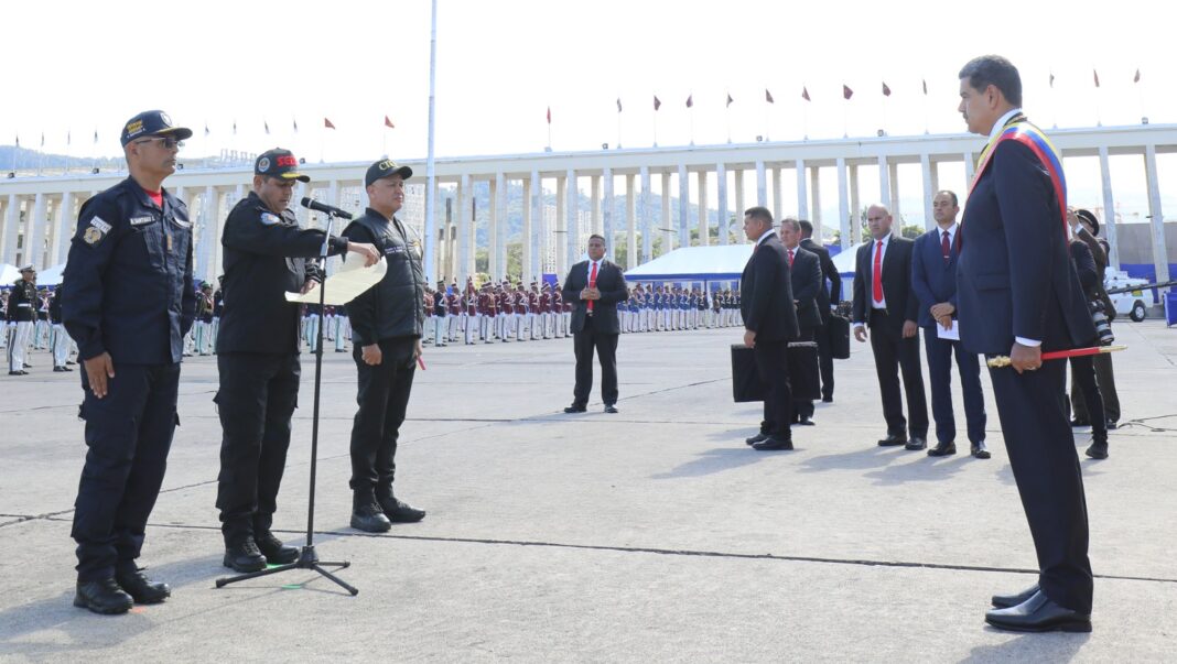 Cuerpos policiales lealtad maduro