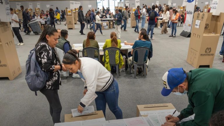 CNE Colombia Elecciones Presidenciales Urnas Sufragio Voto Gustavo Petro