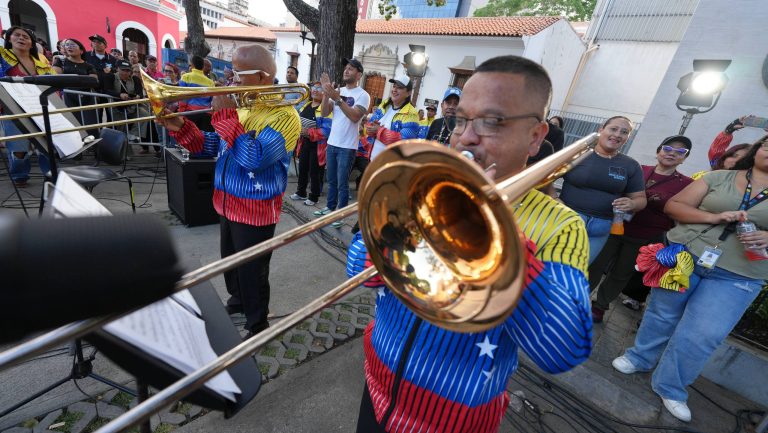 Centro Penitenciario Mínima de Carabobo Sistema Nacional de Orquestas Programa Académico Penitenciario Concierto por la Paz Plaza el Venezolano Caracas
