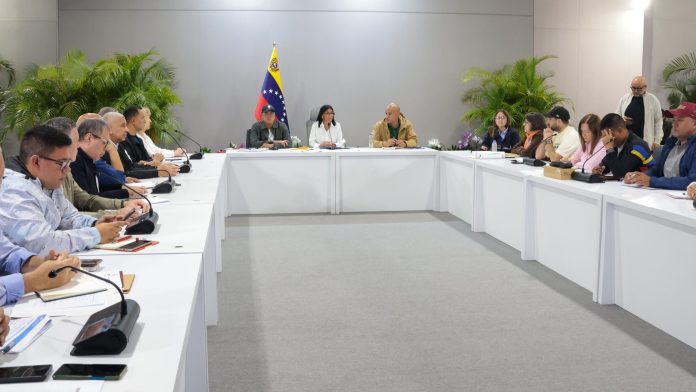 Presidenta (E) Delcy Rodríguez: Seguimos en labores de rescate de personas con vida