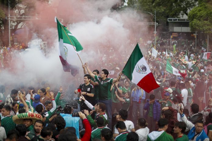 Aficionados celebran el triunfo de México en el juego inaugural de la Copa Mundial de la FIFA 2026