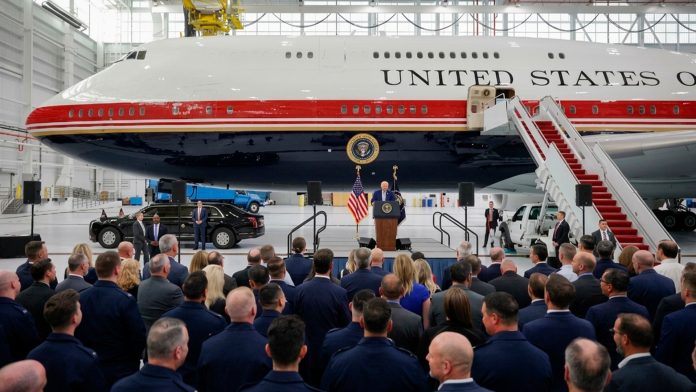 Donald Trump presentó la nueva versión del avión presidencial Air Force One Air Force One Trump