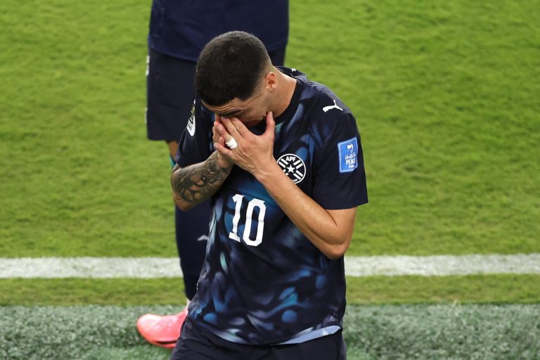 Almirón expulsado por taparse la boca en Paraguay vs. Türkiye (+Video)