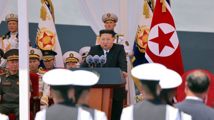 Líder norcoreano declara que su flota llevará armas nucleares Kim Jong Un armas nucleares