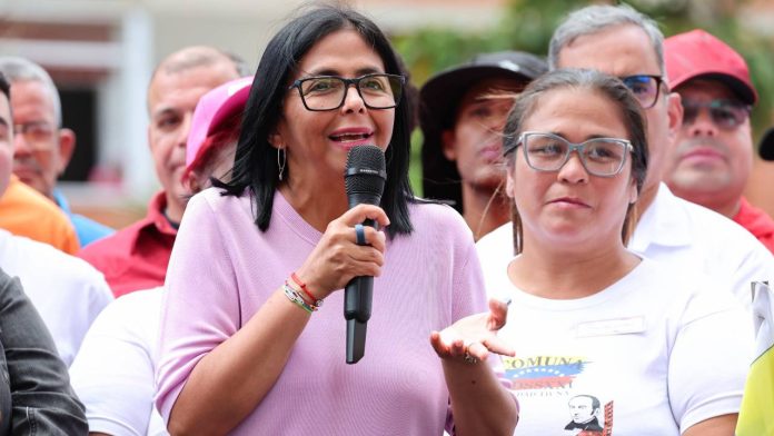 Delcy Rodríguez destaca el valor del sacrificio y la libertad en mensaje a los padres venezolanos