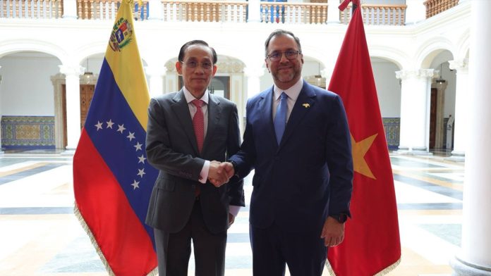 Canciller Yván Gil Vietnam