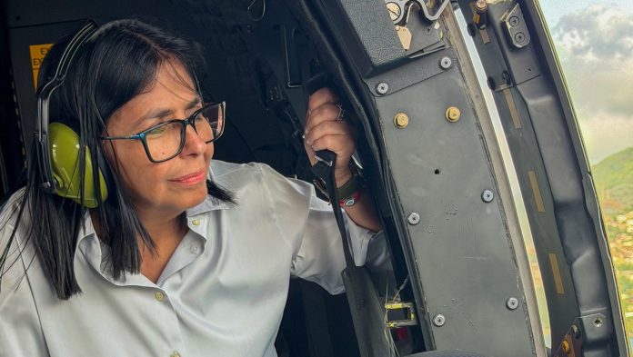 Presidenta (E) Delcy Rodríguez inspecciona vía aérea la costa de La Guaira en despliegue de rescate y atención social Delcy Rodríguez vía aérea La Guaira