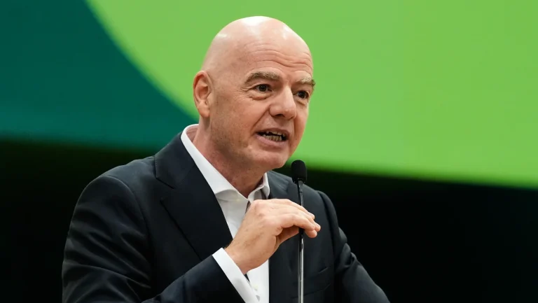 Gianni Infantino árbitro somalí