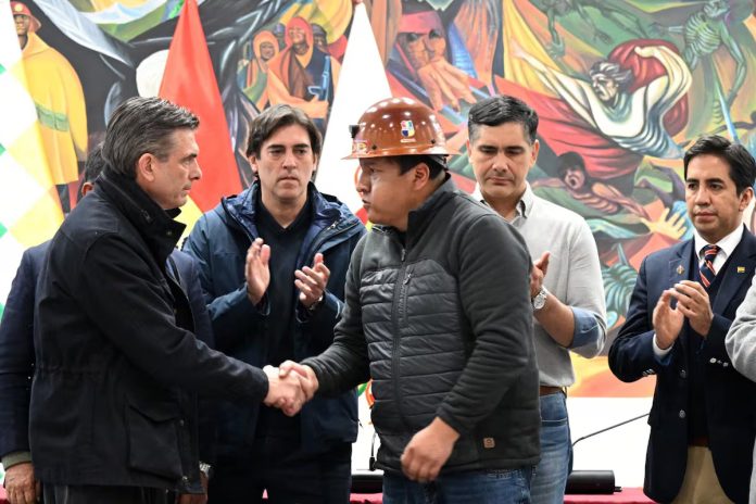 Paz y la Central Obrera firman pacto para pacificar Bolivia tras 50 día de protestas y 14 muertos Rodrigo Paz Central Obrera pacto Bolivia