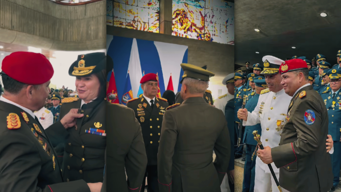 Ministro González López condecoró a más de 240 oficiales de la FANB (+Video) Ministro González López oficiales FANB