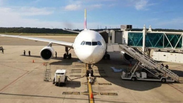 Autoridades venezolanas anuncian el cierre del Aeropuerto de Maiquetía tras potentes terremotos