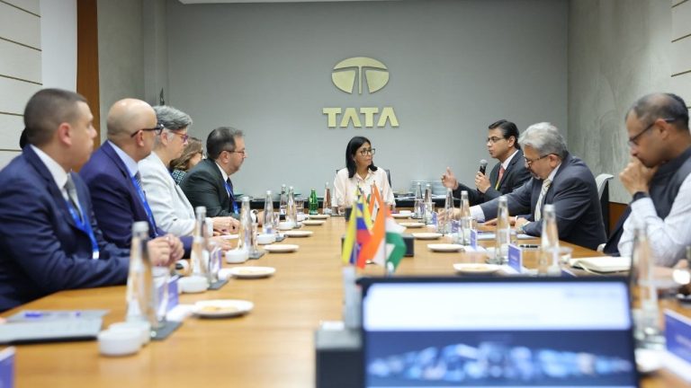 Presidenta (E) Delcy Rodríguez Venezuela Mubai Sector Industrial Sector Automotriz Energías Renovables Matriz Energética Diversificación comercial y económica