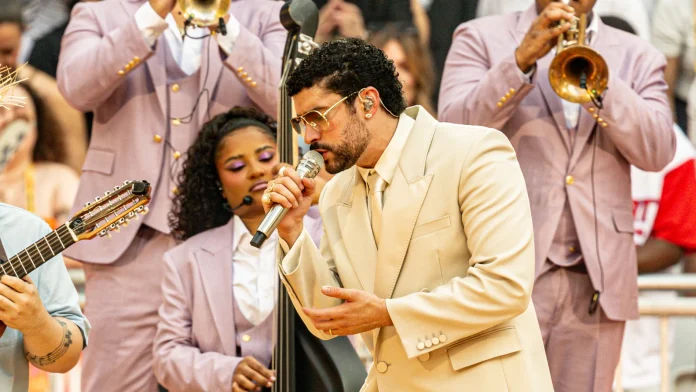 Bad Bunny sorprendió a sus fanáticos en Madrid con la aparición de Mora en su octavo concierto en el Estadio Metropolitano Bad Bunny Mora Madrid