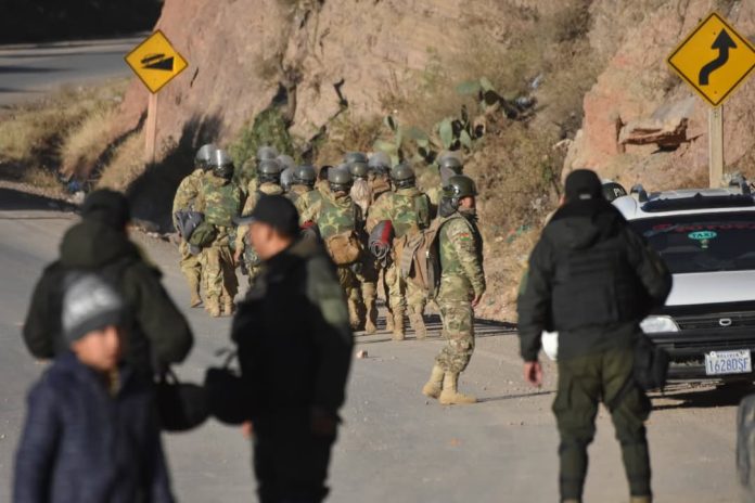 Bolivia policias militares