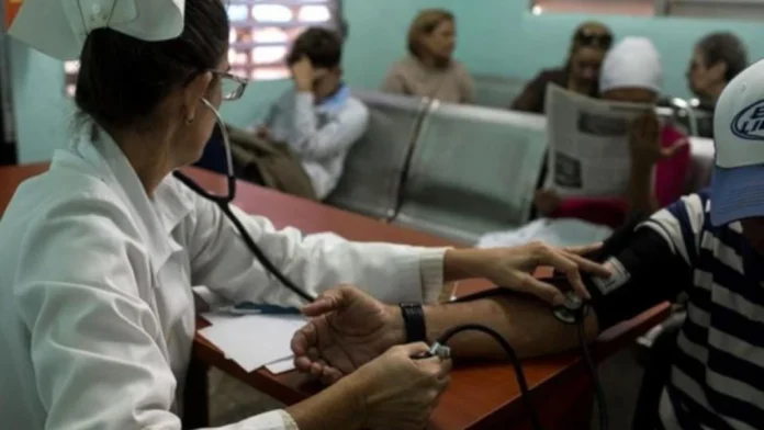 cubanos intervenciones quirúrgicas sanciones