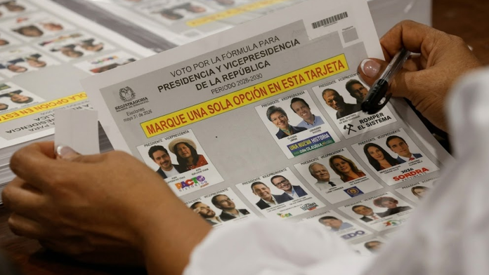 Colombianos en el exterior inician votación para la segunda vuelta presidencial