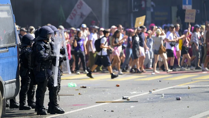 Manifestación contra el G7 en Ginebra termina en violencia y disturbios Violencia manifestación G7