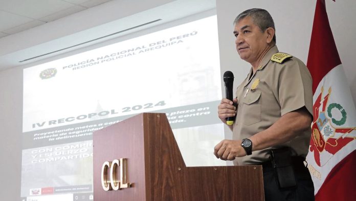 Perú: Fiscalía pide detención para general policial Víctor Zanabria por reprimir protestas de 2022 Perú fiscalía detención Víctor Zanabria
