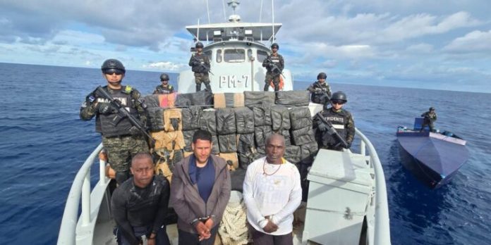 Interceptan dos embarcaciones con 6,68 toneladas de cocaína en El Salvador embarcaciones cocaína El Salvador