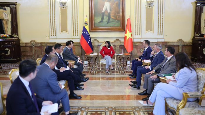 Presidenta (E) Delcy Rodríguez recibe al canciller de la República Socialista de Vietnam Delcy Rodríguez canciller Vietnam
